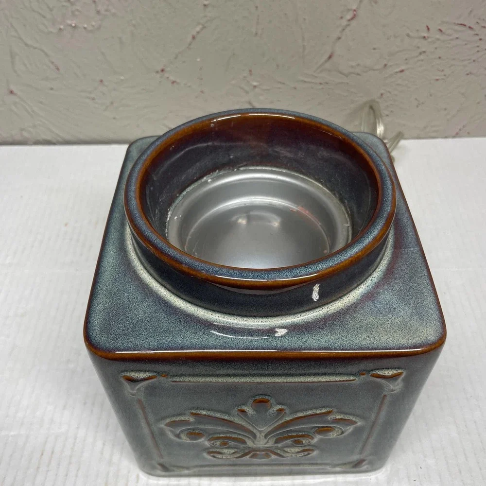 Yankee Candle Electric Wax Melt Bronze Colored With Design‎